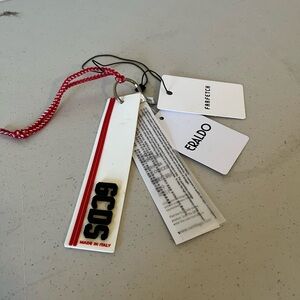 GCDS White and Red Tag Set KEY CHAIN. A1